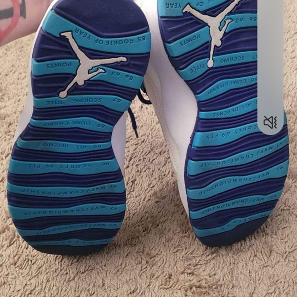 Jordan 10s Charlotte hornets edition size 10 - Picture 6 of 6